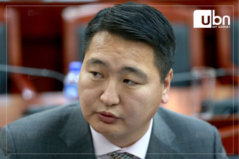 С.Мөнхчулуун: Төсвийн мөнгө уйлдаггүй ч би уйлмаар байна. Сумын төв тойрсон замаар яах гээд байгааг ойлгохгүй юм