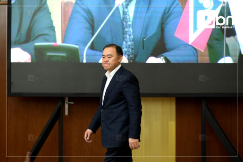 Л.Гантөмөр: 7 хоногийн өмнө УИХ унагасан хуулийг та нар яагаад оруулж ирж байгаа юм. Монголын парламентыг доромжилж байна