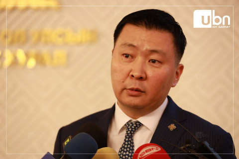 Э.Бат-Амгалан: Улаан цагаан гүтгэлэг явж байгаа тул би жагсаал хийгээд байгаа хүмүүстэй уулзахгүй гэдгээ хэлсэн