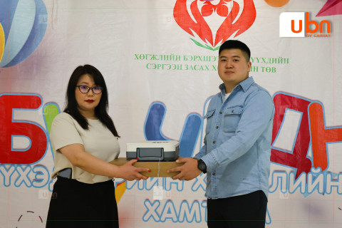 “Талх Чихэр“ХК Хөгжлийн бэрхшээлтэй хүүхдийн сэргээн засах хөгжлийн төвд зүрхний цахилгаан бичлэгийн аппарат хандивлалаа