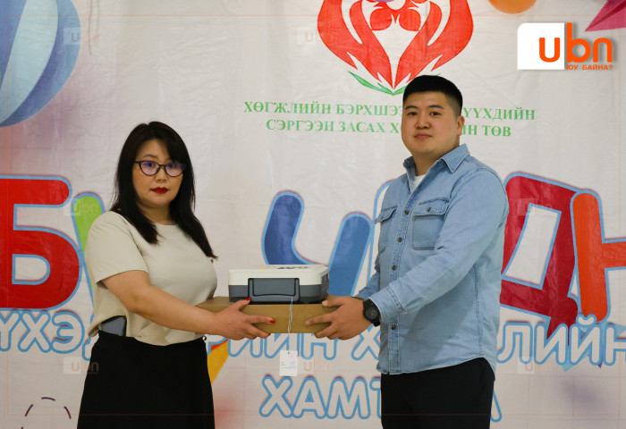 “Талх Чихэр“ХК Хөгжлийн бэрхшээлтэй хүүхдийн сэргээн засах хөгжлийн төвд зүрхний цахилгаан бичлэгийн аппарат хандивлалаа
