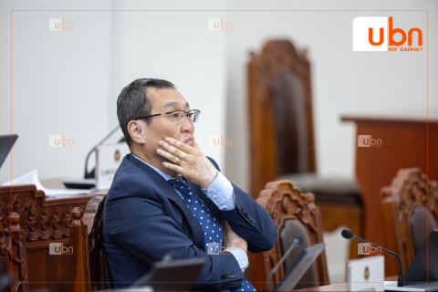 ЧУУЛГАН: “Ерөнхий сайдын суудлыг УИХ-ын толгой хэсгээс буулгах“ Х.Тэмүүжин нарын хуулийн төслийг хэлэлцэхийг ДЭМЖЛЭЭ