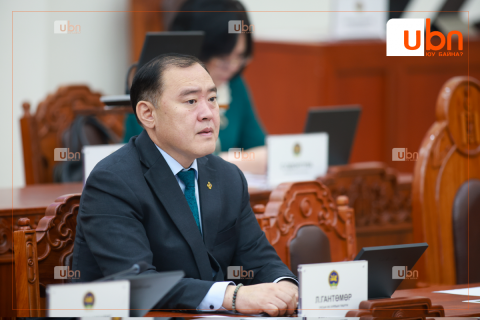 Л.Гантөмөр: Хар тамхины асуудлыг Д.Мөнх-Эрдэнэ, Н.Учрал хоёр шийдэж чадахгүй