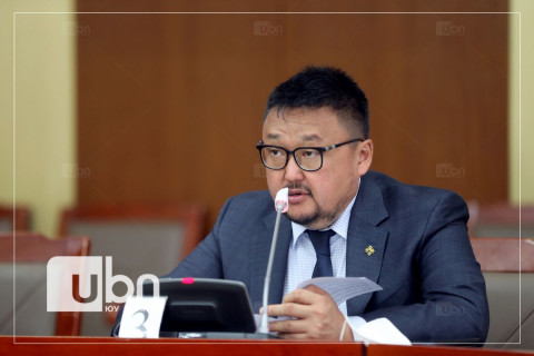 З.Мэндсайхан: Оюу толгойн гэрээнд эргэж харах олон асуудал байгаа ч иргэд зам хаах байдлаар хандаж буй нь зохисгүй