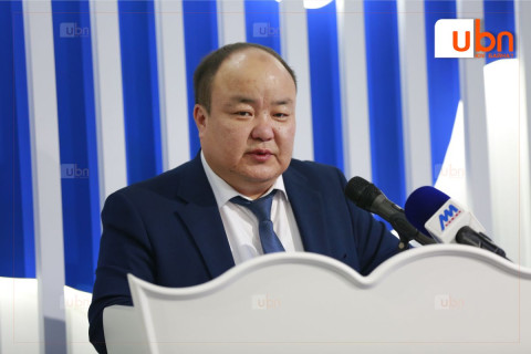 Л.Ганбат: Өнгөрсөн жил 163 сурагч 800 оноо авч байсан бол энэ жил 194 сурагч болж ӨССӨН