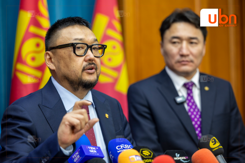 “Таван удаа хэлэлцээ хийсний үр дүнд хувь нийлүүлэгчдийн зээлийн хүүг бууруулах тохиролцоонд хүрлээ“