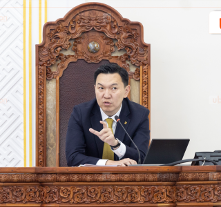 Н.Учрал: ТӨК-иуд дээр жаахан хөдөлгөөн хийхээр “Засгийг чинь огцруулна шүү“ гэж дарамтлаад байдаг