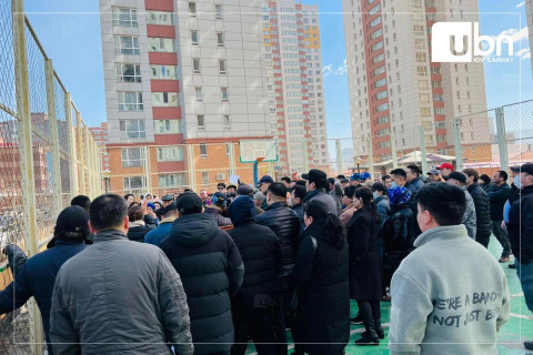 ФОТО: Хоёр байршилд авто замын хөдөлгөөний чигийг нэг урсгалд оруулахыг иргэд эсэргүүцэж байна