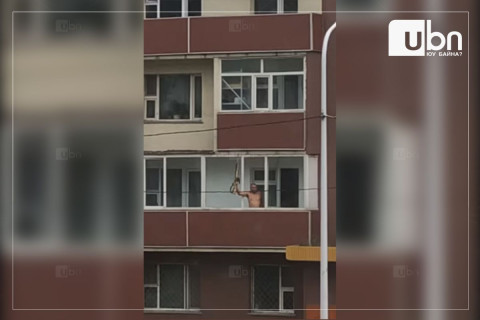 Иргэн Г согтуурсан үедээ “Иргэдийг ил задгай хог хаялаа“ хэмээн гэрийнхээ цонхоор гурван удаа бууджээ
