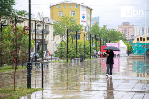 Улаанбаатарт 25 хэм дулаан, бага зэргийн аадар бороо орно
