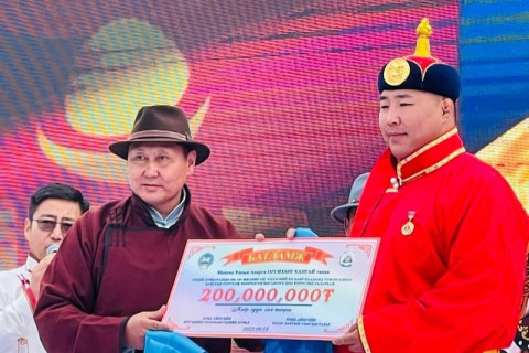 Ховдын ИТХ: О.Хангай аваргад өгсөн 200 сая төгрөгийг төсвөөс гаргаагүй, Хөшөөт сангаас өгсөн