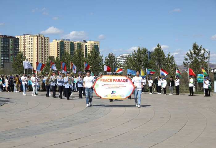 10,000 хүн “Монгол бахархал” энх тайвны алхалтад нэгдэж, Үндэсний цэцэрлэгт хүрээлэнг дүүргэлээ