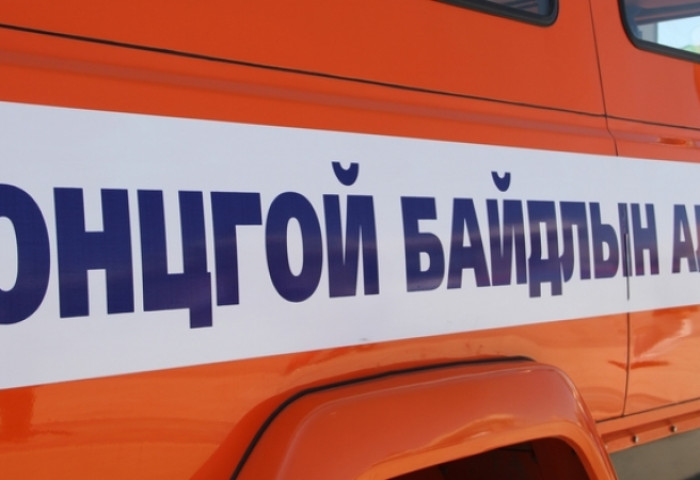Авто зогсоолд зогсож байсан “Соната-6” загварын автомашины хөдөлгүүр шатжээ