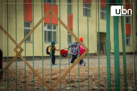 ГОМДЛЫН МӨРӨӨР: “28 дугаар сургуулийн барилгын ажил удааширч, улсаас МҮИС-д сарын 35 сая төгрөгийн түрээс төлж хүүхдүүдийг нь суулгаж байна“ гэв