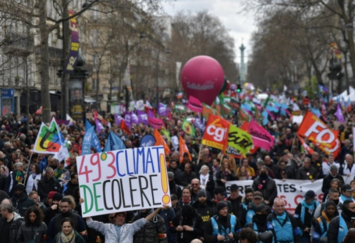 Францад бүх нийтийг хамарсан 10 дахь эсэргүүцлийн ажиллагааг мягмар гарагт хийхээр төлөвлөжээ