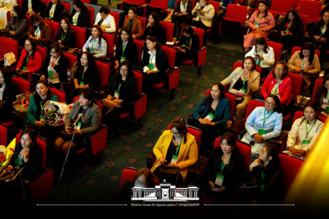 “Санхүү банкны эмэгтэйчүүд“ хоёрдугаар чуулган Төрийн ордонд болж байна