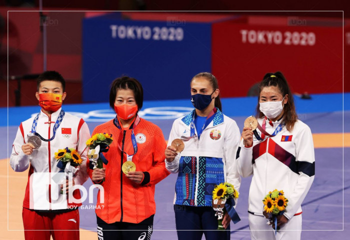 ТОКИО 2020: Б.Болортуяа медалиа гардан авч, Токиогийн тэнгэрт Монголын далбааг мандууллаа