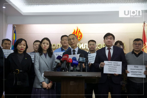 Б.Баяраа: С.Батдөл авлигын хэргээр шалгагдсан ч татвараас зугтаасан болж хувирах гэж байгаа нь хууль, хяналтынхан ч мөн холбогдсон гэдгийг нотолж байна Б.Баяраа: С.Батдөл авлигын хэргээр шалгагдсан ч татвараас зугтаасан болж хувирах гэж байгаа нь хууль, хяналтынхан ч мөн холбогдсон гэдгийг нотолж байна