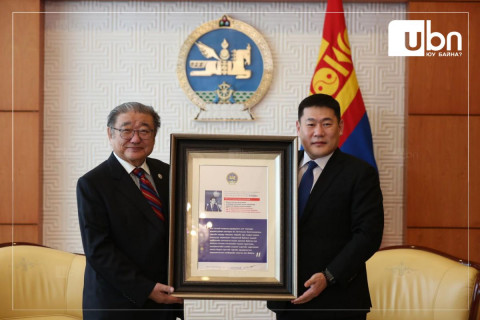 Ерөнхий сайд Л.Оюун-Эрдэнэ Монгол Улсын анхны Ерөнхийлөгч П.Очирбатад хүндэтгэл үзүүллээ