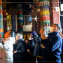 ФОТО: Шинийн 8-ны билэгт сайн өдөр Гандантэгчэнлин хийдэд иргэд олноор ирж сүсэглэж байна