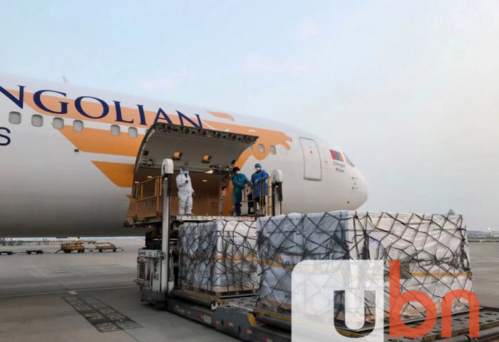 ШУУРХАЙ: Вакцин тээвэрлэсэн онгоц 19.30 цагт Бээжингээс Улаанбаатар руу хөдөлжээ