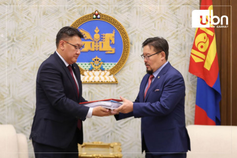 Монгол Улсын 2023 оны төсвийн төслийг өргөн БАРИЛАА