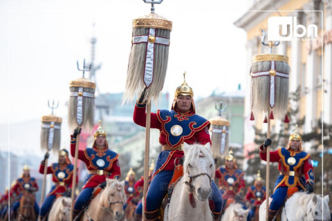 ФОТО: “Монгол бахархлын өдөр“-өөр Есөн хөлт цагаан тугийг цэнгүүллээ
