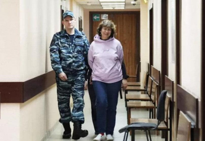 ОХУ-ны Ерөнхийлөгч Путины эцэг эхийн шарил дээр бичиг үлдээсэн эмэгтэйг баривчилжээ