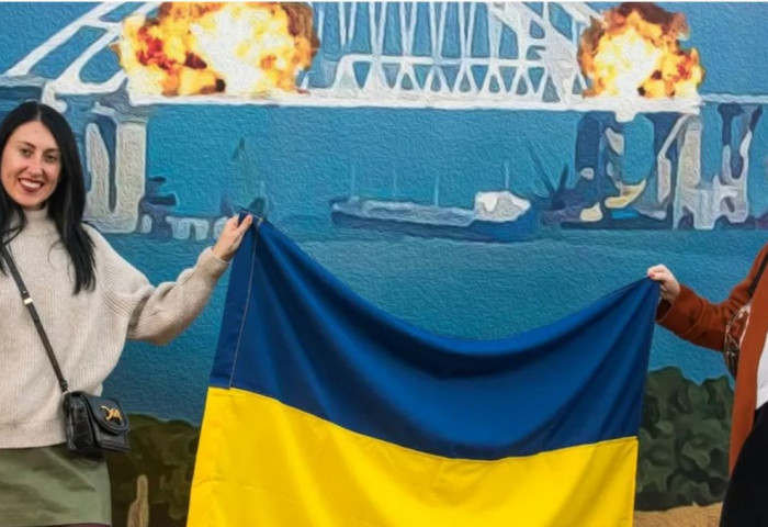 Крымийн гүүр дэлбэрсэнд Украинчууд баярлаж байна