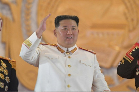 Ким Чен Ун цөмийн зэвсгийн хөтөлбөрөө эрчимжүүлэхээ амлав