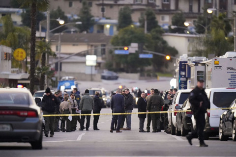 Калифорни мужийн Монтерей цэцэрлэгт хүрээлэнд зэвсэгт этгээд гал нээж, 10 хүн нас баржээ
