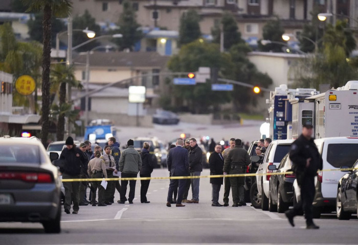 Калифорни мужийн Монтерей цэцэрлэгт хүрээлэнд зэвсэгт этгээд гал нээж, 10 хүн нас баржээ