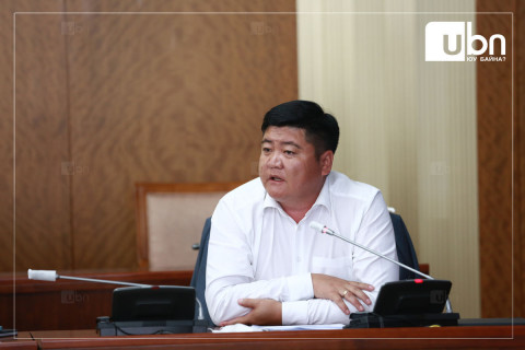 Ц.Сандаг-Очир: Монголд ажиллах хүн олдохгүй байдаг. Гэтэл ихэнх залуучууд БНСУ руу ажиллахаар явж байна