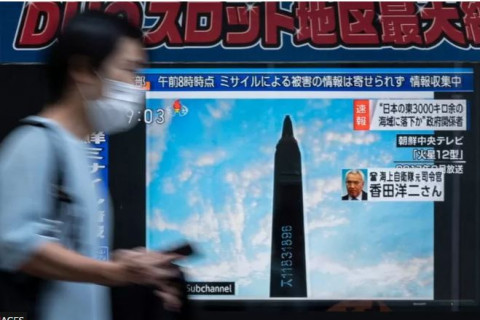 Хойд Солонгос Японы дээгүүр баллистик пуужин харважээ