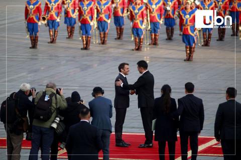 ФОТО: Францын ерөнхийлөгч Эммануэл Макроныг Монгол Улсын Ерөнхийлөгч У.Хүрэлсүх угтан авлаа