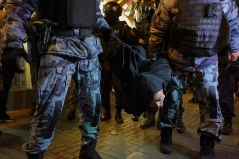 ФОТО: Оросод өрнөж буй жагсаалын үйл явц