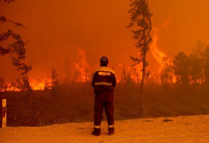 Канадад хоёр сарын турш үргэлжилж буй гал түймрээс 35 мянган хүнийг нүүлгэн шилжүүлж байна