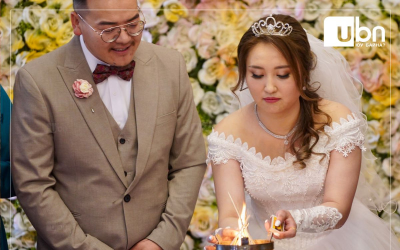 ФОТО: Гэрлэх ёслолын ордонд 60 залуу хос хуримаа хийж, голомтоо бадраав